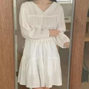 [신상오픈런]브이넥 셔링 허리끈 여신 동남아룩 찰랑 캉캉원피스 (31926264)