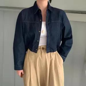 [신상오픈런]여성 크롭 스트링 카라 퍼프 소매 스티치 가을 청자켓 (40854814)