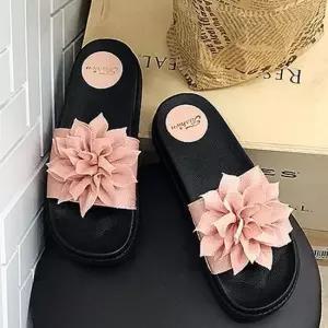 아름다운 꽃 코사지가 달린 플로라 슬리퍼 3color 거실화 거실슬리퍼 사무실슬리퍼