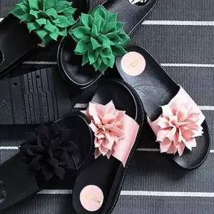 블링블링한 꽃지가 달린 플로라 슬리퍼 3color 거실화 거실슬리퍼 사무실슬리퍼