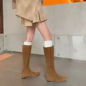 청 롱 여사친 트렌디 아이템 신발 힐펌프스 웨지힐 세무 웨지 힐 부츠 메일라드 HT5