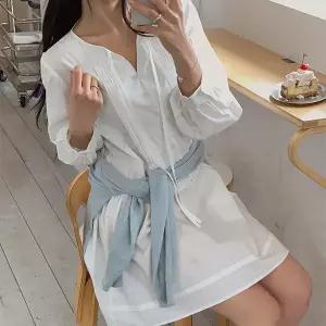 핫핑 [꽃놀이룩/레이어드] 이즐리 오픈카라 스트랩 핀턱 미니원피스