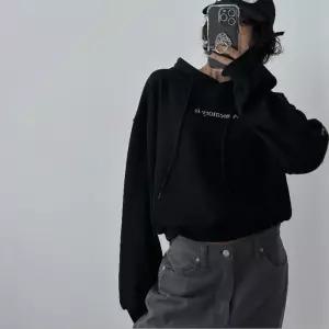 [신상오픈런]키작녀 대학생 스몰레터링 크롭맨투맨 후드티셔츠 (29061000)