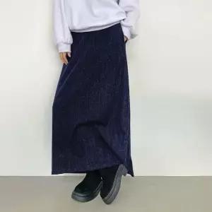 [신상오픈런]여성 클래식 스웨이드 A라인 트임 롱 스커트 (43165154)