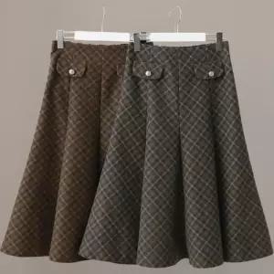 [신상오픈런]여성 기모 체크 롱스커트 절개 플레어 뒷밴딩 겨울용 (43165147)