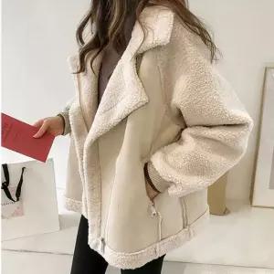 여사친 트렌디 아이템 재킷 가죽 코트 추동 숏 루즈핏 퍼 일체형 세무 라이더 패션 HT4