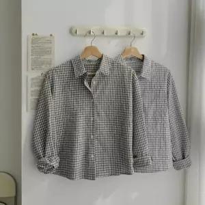 [신상오픈런]긴팔봄남방 체크 카라넥 여성 코튼셔츠 세미루즈핏 (31606771)