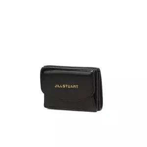 [롯데백화점]질스튜어트 블랙 로고 장식 소가죽 3단 지폐 지갑 JAWA4F540BK