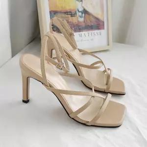 뾰족코메리제인 정장구두 데일리 여름 스트랩힐 샌들 키높이 여자