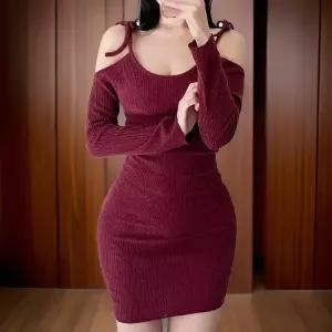 [신상오픈런]끈나시 골지 타이트핏 긴팔 어깨트임 니트원피스 (31546019)