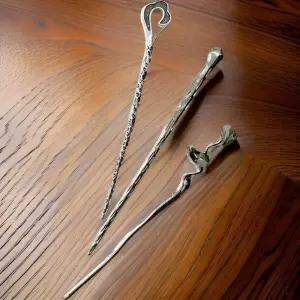 [신상오픈런]은색비녀 여자머리핀 반묶음 원터치 꼬임 크래킹 (31543088)