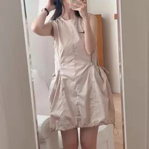 [신상오픈런]여성 투웨이 스트랩 호박색 민소매 절개 포켓 미니 드레스 (38541457)