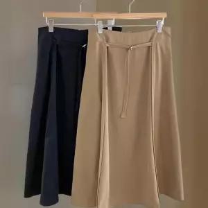 [신상오픈런]여성 일상용 뒷지퍼 허리 스트랩 면혼합 플레어 롱 스커트 (38541334)