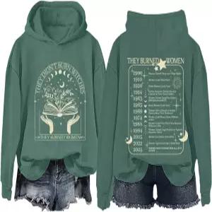 마녀를 태우지 않았습니다 여성용 후디 페미니스트 마녀 셔츠를 태웠습니다.