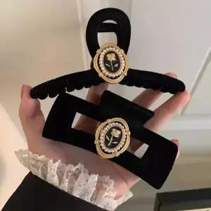 [셀러허브]정장스타일 올림머리 왕집게핀 엔틱팬던트 벨벳집게핀 2p세트 (S29949988)