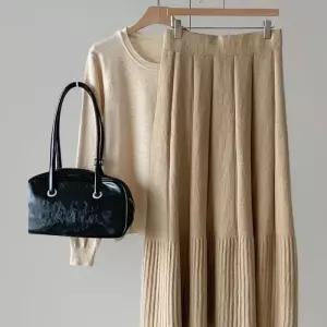 [신상오픈런]여성 기본색 핀턱 밴딩 롱 니트 스커트 (39387082)