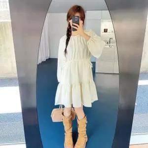 [신상오픈런]여성 가을 셔링 라운드넥 캉캉 스트링 퍼프 소매 미니 드레스 (40818135)