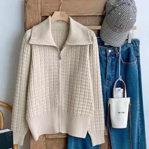 [신상오픈런]여자 레이온 엠보 패턴 빅카라넥 집업 니트 가디건 (39382618)