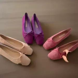 [신상오픈런]여성용 귀여운 무지 색상 리본 사각코 플랫슈즈 (34325876)