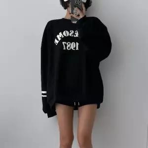 [신상오픈런]보이프렌드핏 원마일 힙커버 오버핏맨투맨 나염티셔츠 (29060530)