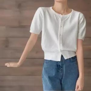 [신상오픈런]여성 라운드넥 반팔 니트 가디건 심플 단추 디자인 (40953171)