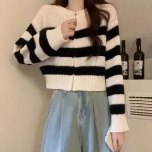 여자 2컬러 크롭 니트집업 스트라이프 숏 집업가디건_19802594_667501