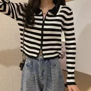 여성 스트라이프 카라 집업 세미크롭 가디건 숏 기장_19806395_667501