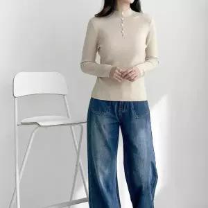 [신상오픈런]여자 언발 버튼 잔골지 반목폴라 슬림핏 긴팔 니트 (42357184)