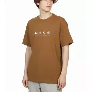 나이키 남성 SB 시티 인포 티 (DX9464-270) (M NK TEE CITY INFO)