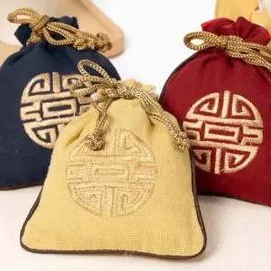 자수 복주머니 외국인 세뱃돈 선물 인기상품 쇼핑 명절 무늬 전통문양