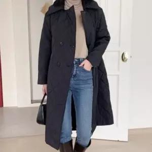 여성 패션 데이트룩 허리 스트랩 카라 롱 누빔 코트_20225967_667501