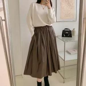 [신상오픈런]여성 가을 펀칭 플레어 가죽 롱스커트 밴딩 (41315892)