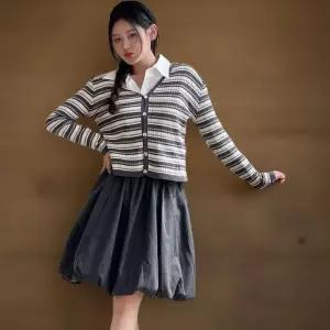 [신상오픈런]여성 배색 스트라이프 브이넥 골지 니트 가디건 여리핏 (41315541)