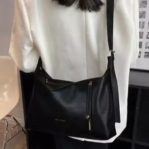 [룽스]레더 슬링백 빅 보부상 스퀘어 크로스백