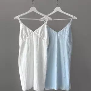 [신상오픈런]여성 비치웨어 레이스 뒷리본 미니 원피스 (37001191)