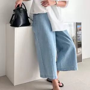 [신상오픈런]여자 9부데님 와이드핏 뒷밴딩 연청 여름 통 청바지 (36390348)