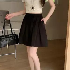 [신상오픈런]여성용 플레어 핀턱 허리 스트랩 반바지 (35835863)