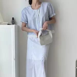 [신상오픈런]여자 퍼프반팔 하객룩 스트라이프 면 셔츠 (35832055)