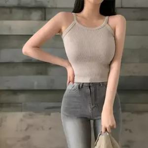 [신상오픈런]여성 홀터넥 골지 크롭탑 슬림핏 페스티벌 스타일 끈 나시 (37711685)