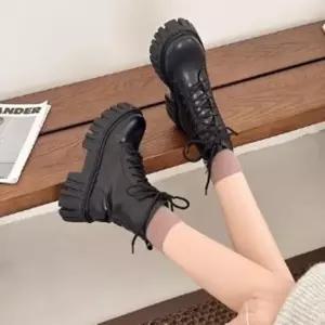[옷자락]여성 데일리 스트릿 레이스업 통굽 워커 부츠