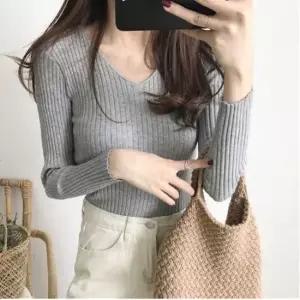 [라일리여성의류] Rly 골지 브이넥 슬림핏 긴팔 이너 니트티 니트