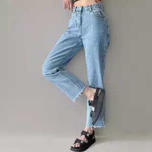 여성 세미 배기 진 연청색 뒷절개 여름 논스판 청바지 (37001460)