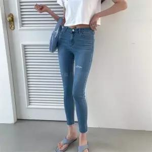 [다잇템]여자 칼구제 SS 찢어진 진 청바지 (8566820A)