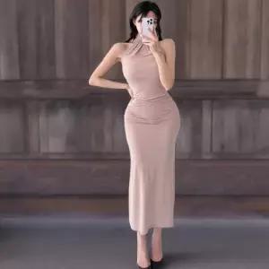 [신상오픈런]여성 무지컬러 홀터넥 슬림핏 셔링 롱 드레스 (37709883)