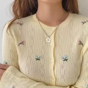 [다잇템]여자 써지컬스틸 꽃무늬 기념일 기프트 목걸이 (12158708A)