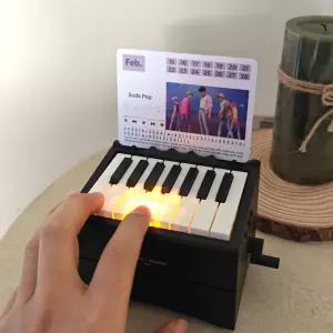 케이팝 데몬헌터스 피아노 캘린더 만년 달력 블루투스 조명 선물