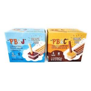 라즈베리 과일 딥 스낵 듀오와 PB&C 크리스피 코코아 크림으로 채워진 웨이퍼 스틱과 땅콩버터 딥 스낵 듀오가 있는 PB&J 크리스피 땅콩버터 충전 웨이퍼 스틱
