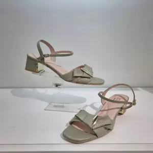 [에스콰이아][에스콰이아] 에스콰이아 여성 발편한 세미정장 샌들 굽5센치 PFDMSD610 (P003104352)