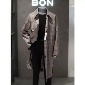 [갤러리아] BON 그레이 체크 수입 소재 카라 탈부착 롱 트렌치 코트 BN1SHA264