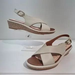 [에스콰이아][에스콰이아] 에스콰이아 여성 발편한 통굽 데일리 샌들 굽5센치 YADMSD626 (P003197187)